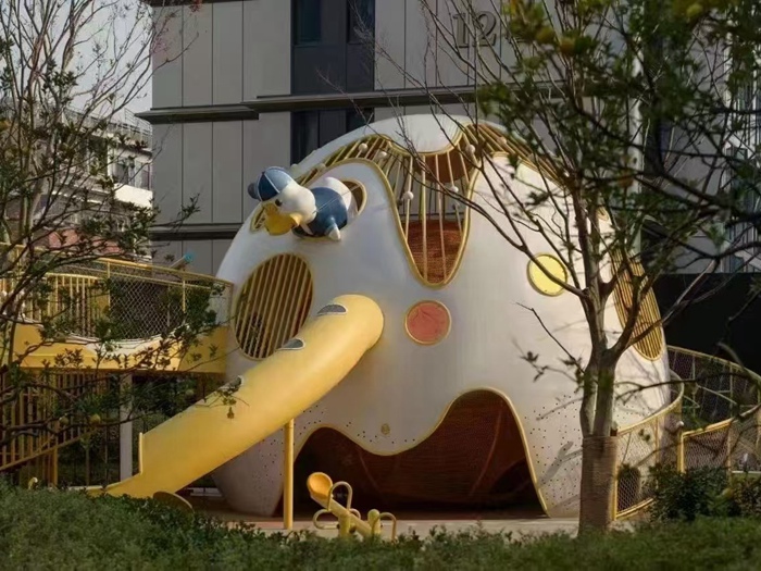 不锈钢滑梯雕塑 